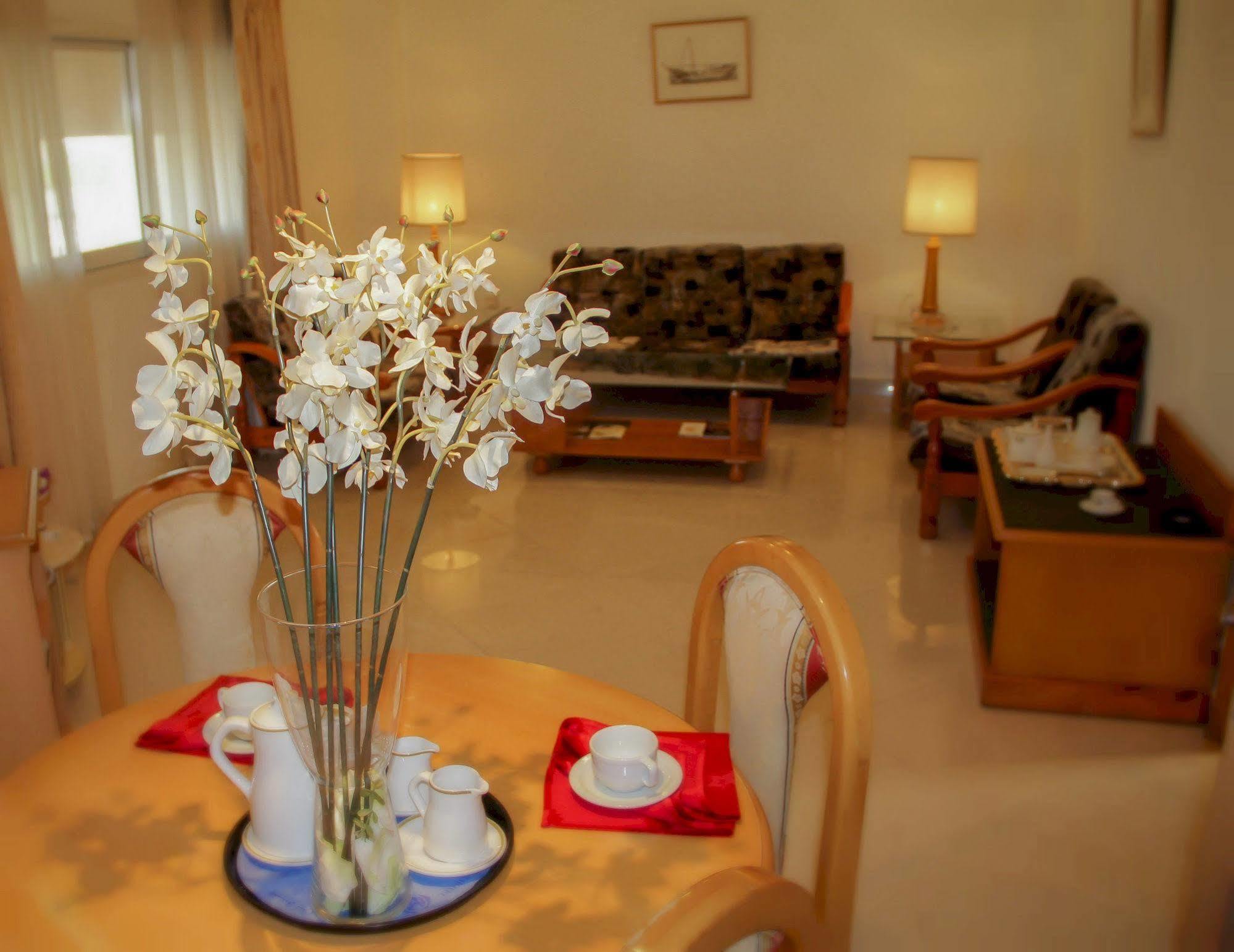 Golden Beach Motel Шарджа Екстериор снимка